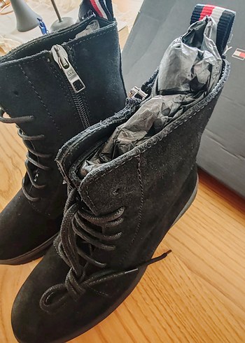 Tommy Hilfiger bot - Görsel 3