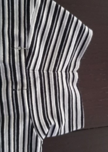 Gri Çizgili Yarım Balıkçı Yaka Tişört - Görsel 4