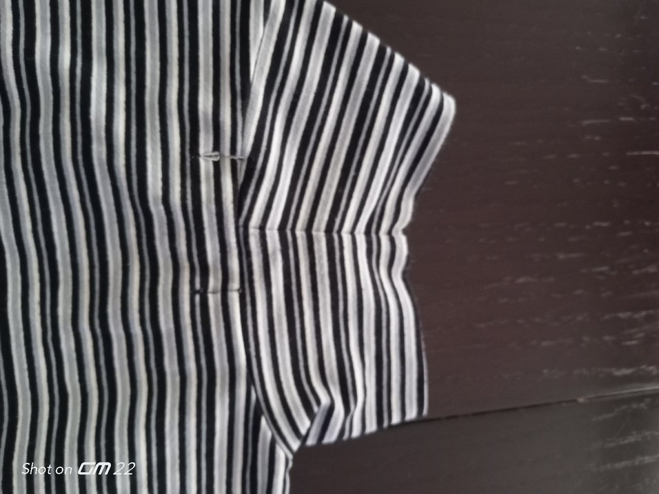 Gri Çizgili Yarım Balıkçı Yaka Tişört - Görsel 4