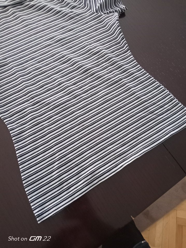 Gri Çizgili Yarım Balıkçı Yaka Tişört - Görsel 3