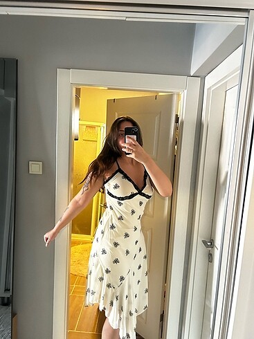 v yaka dantelli asimetrik elbise - Görsel 5