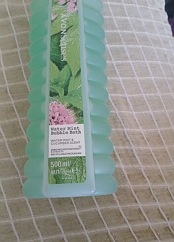 İki tane banyo köpügü