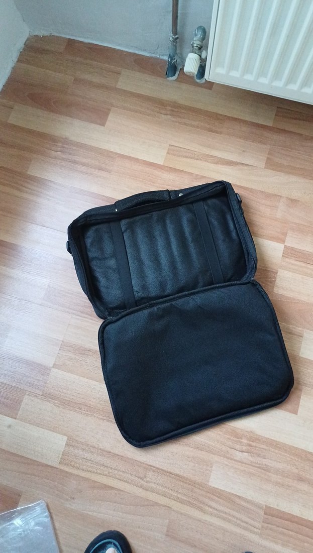 Siyah Çok Bölmeli Bilgisayar Çantası - Görsel 2