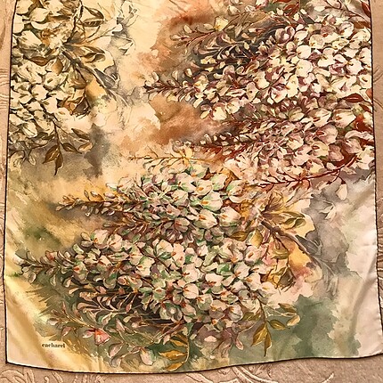 Cacharel eşarp