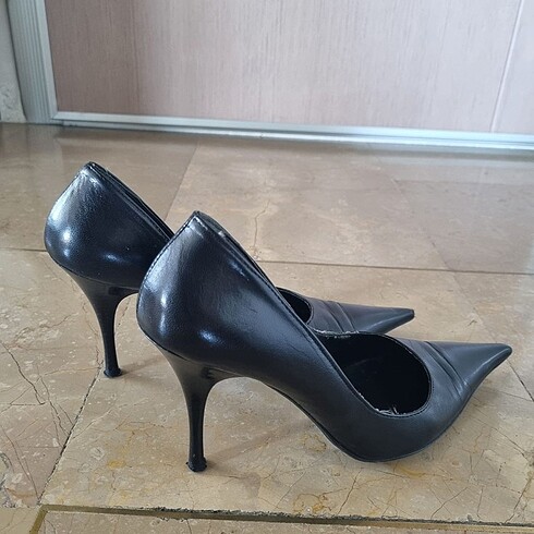 İnce Topuklu Sivri Uçlu Stiletto / Topuklu Ayakkabı