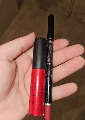 Koyu Kırmızı Mat Sıvı Ruj ve Dudak Kalemi - Görsel 3