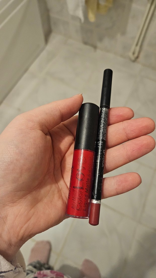 Koyu Kırmızı Mat Sıvı Ruj ve Dudak Kalemi - Görsel 2