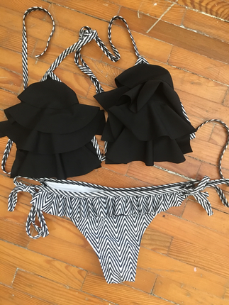 Siyah beyaz bikini