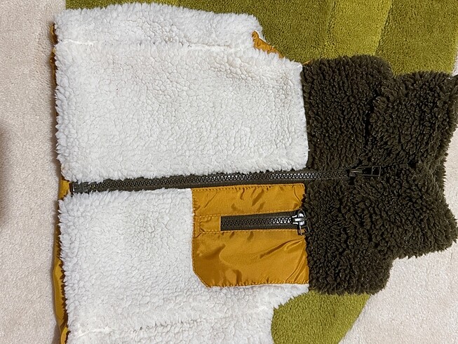Koton marka 6-9 ay şişme peluş yelek