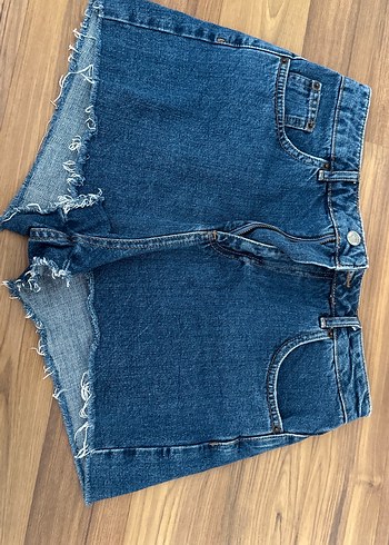 Kadın Mavi Kemerli Mini Kot Şort