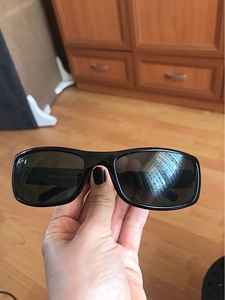 Rayban gozluk sol gozlukteki yazisi dusmus onun disidan temiz ur