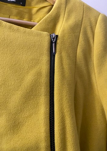 Sarı Kemerli Kadın Kaban - Görsel 2