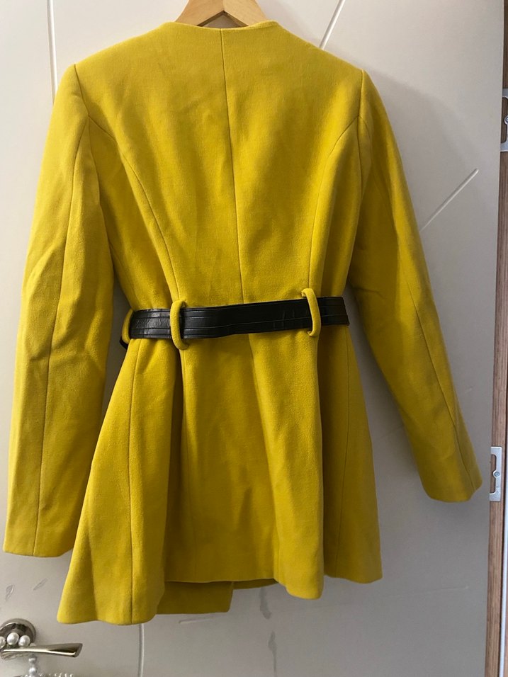 Sarı Kemerli Kadın Kaban - Görsel 5