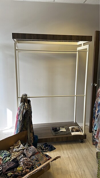 English Home Ayaklı Stant, butik standı, giysi askılığı, giysi standı