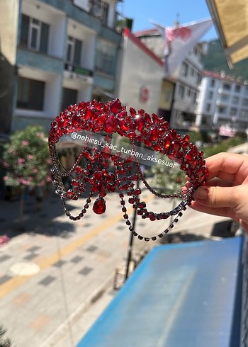 Diğer Kırmızı zincir detaylı Payetli İşlemeli Gelin Tacı