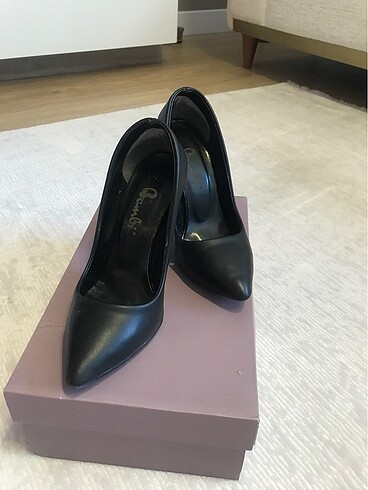Bambi Siyah stiletto