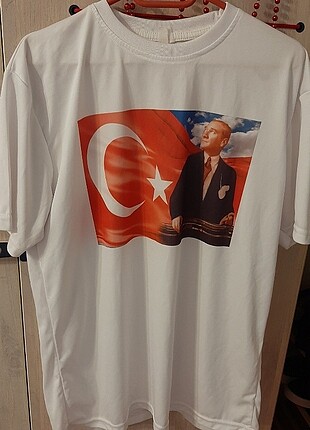 1 kez kullanılmış Atatürk Baskılı TShirt