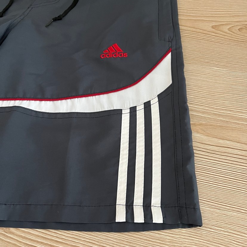 Gri Adidas deniz şortu - Görsel 3