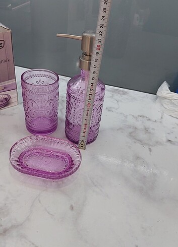 Üçlü cam banyo seti.