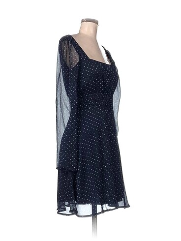 H&M H&M Kısa Elbise %70 İndirimli.