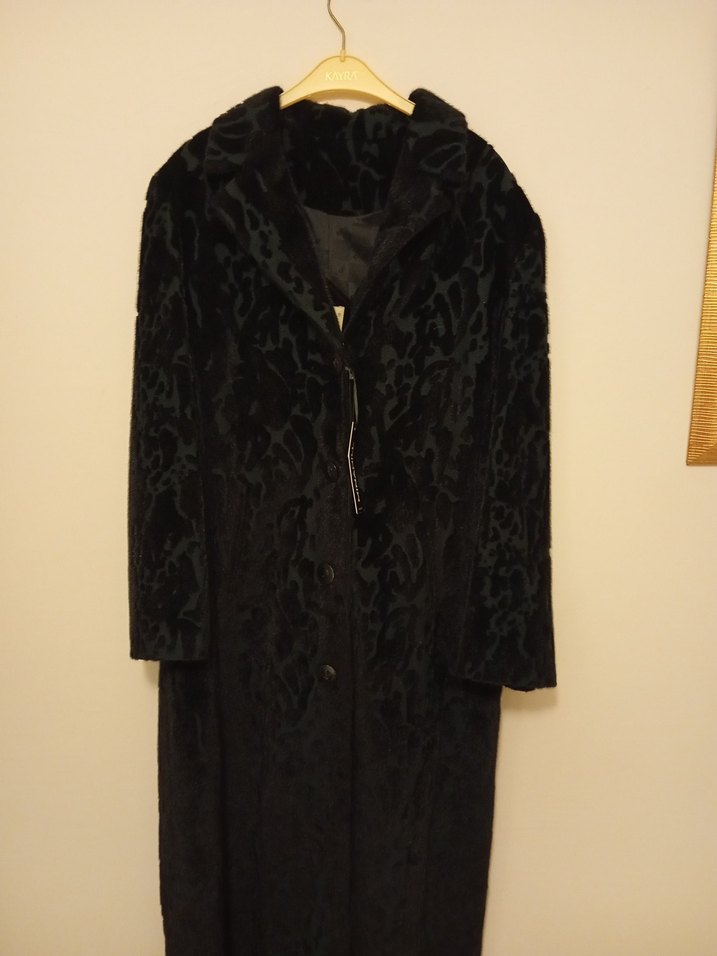 Siyah Kürklü Kadın Kaban - Görsel 3