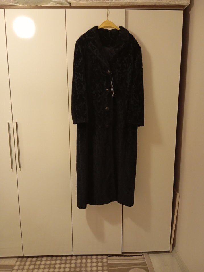 Siyah Kürklü Kadın Kaban - Görsel 2