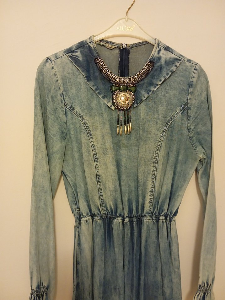 Bohem Zincir Detaylı Uzun Denim Elbise - Görsel 2