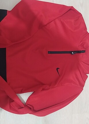 Nike kadın sporcu üstü