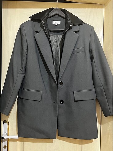 Twist Gri Deri Yaka Detaylı Blazer
