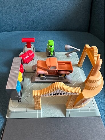 Beden Disney pixar cars action shifters oyun seti