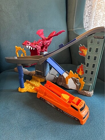 Hot wheels dragon destroyer oyun seti