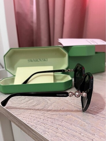 Beden siyah Renk Swarovski Güneş Gözlüğü