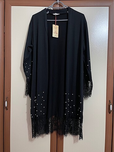 Dantel ve İnci Detaylı Siyah Kimono