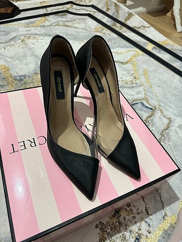 40 Beden siyah Renk Derinet şeffaf detaylı saten stiletto