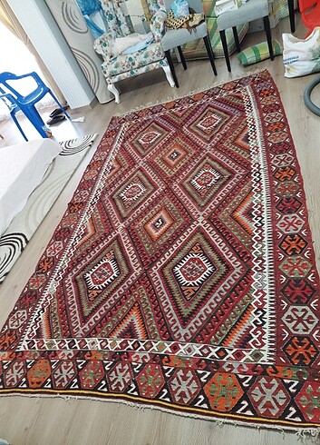  Kök botasindan yapilmis yun el dokuma kilim.