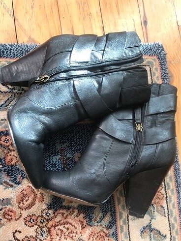 Nine West Nine west bot