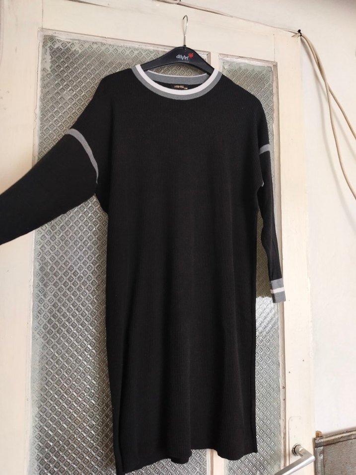 Gri Detaylı Siyah Oversize Triko Kazak - Görsel 2