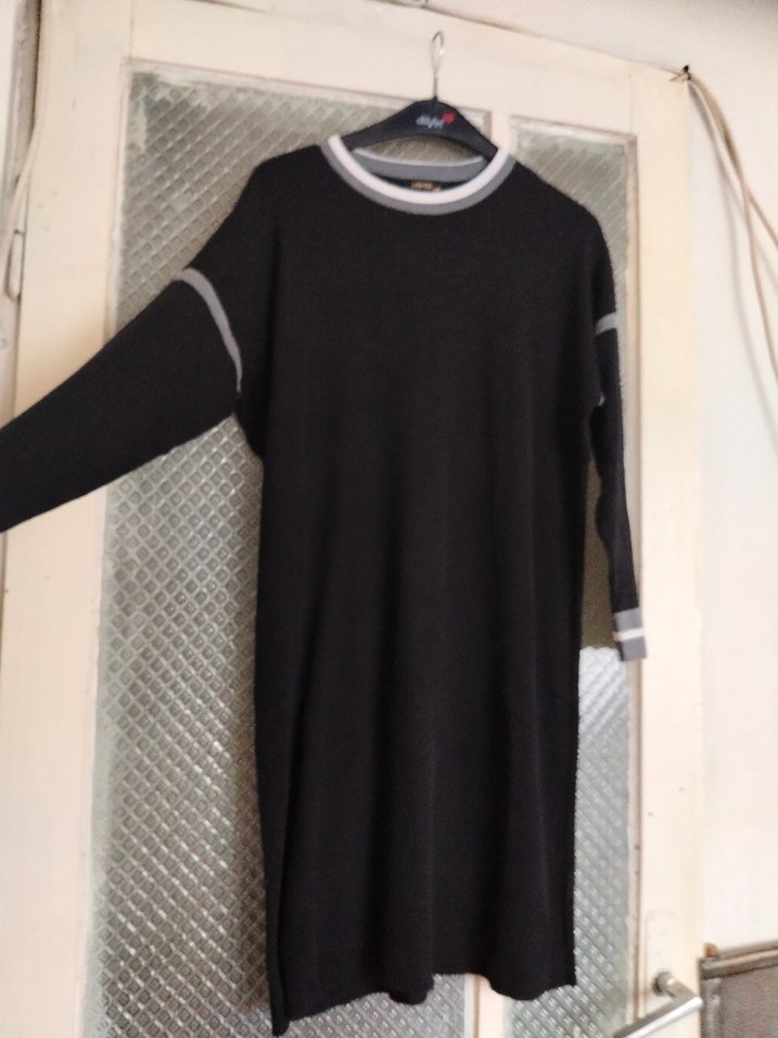 Gri Detaylı Siyah Oversize Triko Kazak - Görsel 4