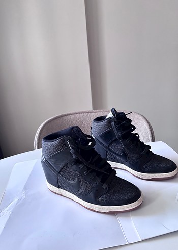 Nike Nike Dolgu Topuklu Bağcıklı Kadın Spor Ayakkabı