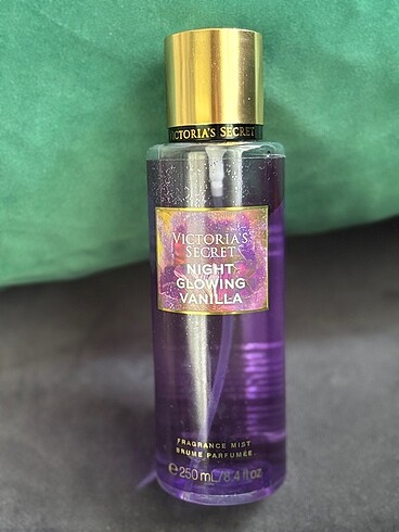 VICTORIA'S SECRET Night Glowing Vanilla Vücut Spreyi