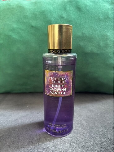 Victoria s Secret VICTORIA'S SECRET Night Glowing Vanilla Vücut Spreyi