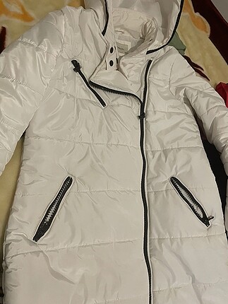 Beyaz şişme mont