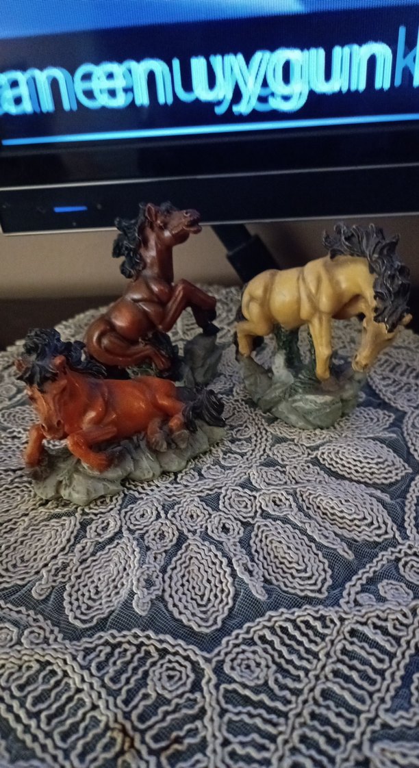Koyu Tonlarda At Figürinleri Seti - Görsel 2