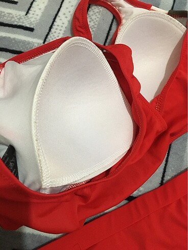 l Beden kırmızı Renk şortlu bikini takım