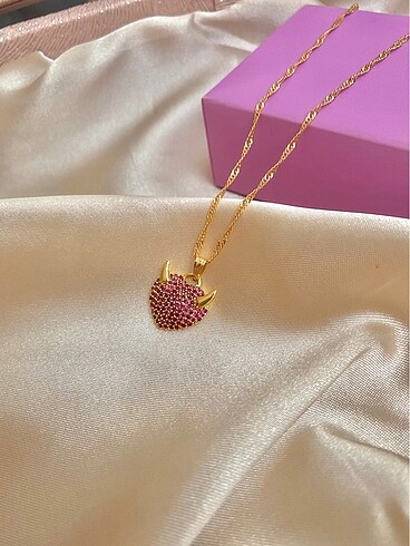 Devil heart kolye