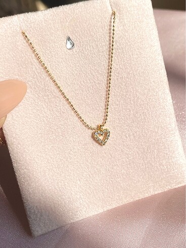 Beden altın Renk Tiny heart kolye