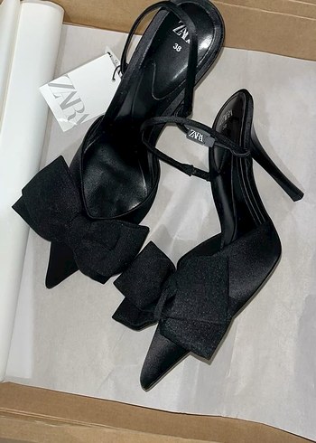 Fiyonklu Siyah Stiletto Topuklu Kadın Ayakkabı