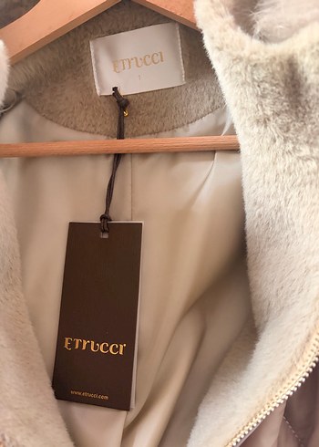 Peluş Detaylı Bej Uzun Kadın Kışlık Mont - Görsel 8