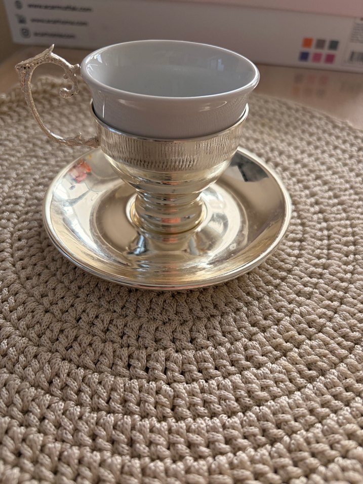 Beyaz Seramik Parlak Gümüş Fincan ve Tabak - Görsel 2