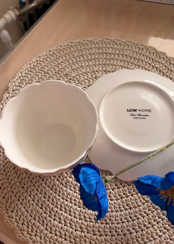 Beyaz Desenli Porselen Fincan ve Tabak - Görsel 3